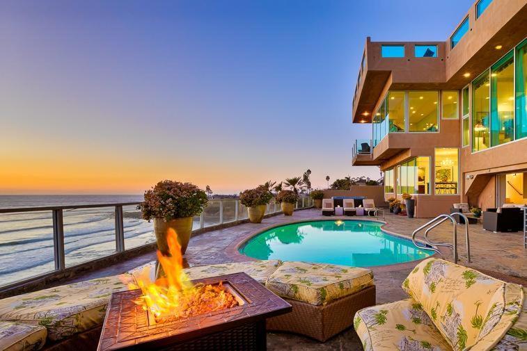 Celebrity Oceanfront Estate Holiday home