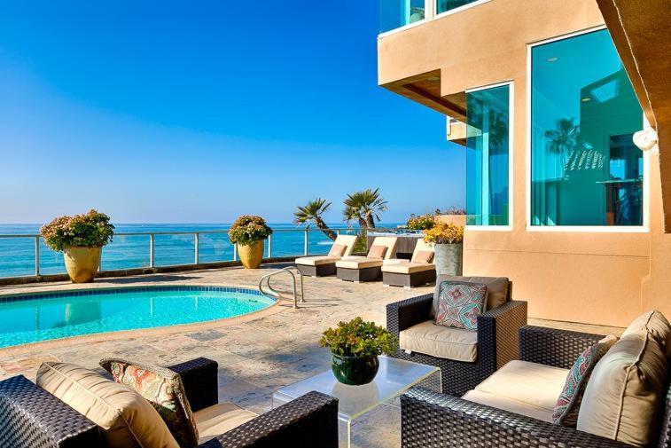 Celebrity Oceanfront Estate Holiday home *