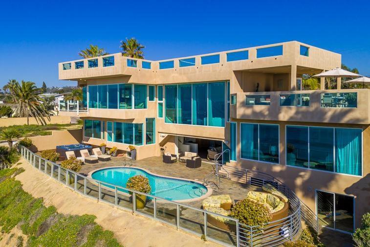 Celebrity Oceanfront Estate Holiday home